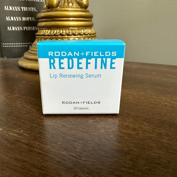 NWT Rodan and Fields REDEFINE Daily Lip Renewing Serum - Picture 1 of 8